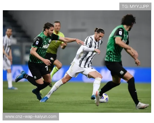 尤文快速反击由中场一脚直塞完成穿透 尤文快速反击由中场一脚直塞完成穿透