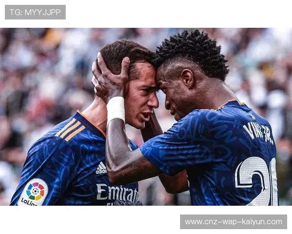 维尼修斯外脚背传中形成绝佳机会